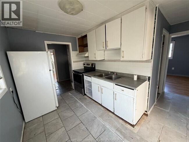 Photo - 493 Josephine Ave