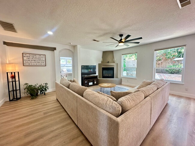 Building Photo - 10215 Marin Dr NW Rental