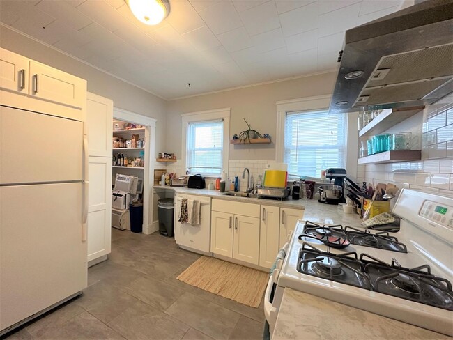 Photo - 137 Dudley St Unit 2