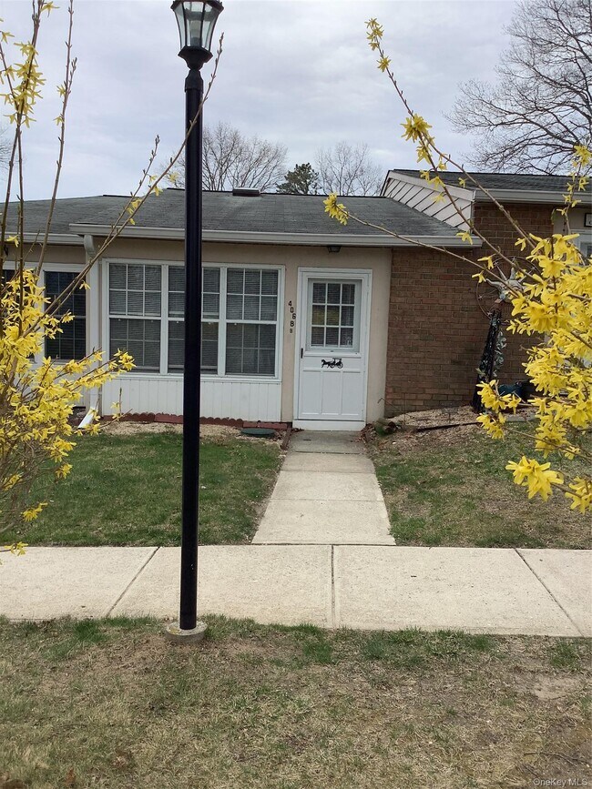Building Photo - 406 Woodbridge Dr Unit B