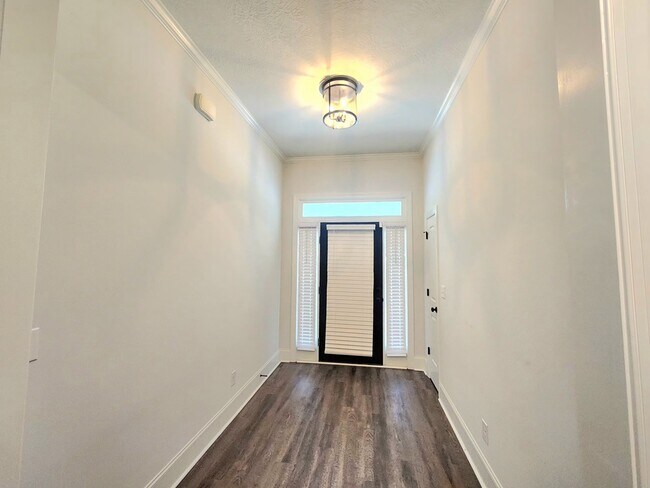 Photo - 734 Bancroft Dr