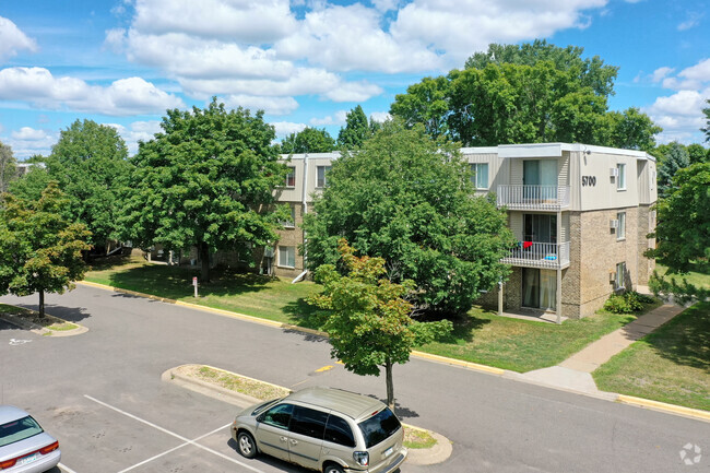 Fountains in the Park - Fountains in the Park Apartments