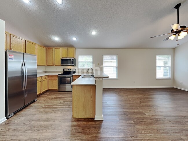 Photo - 1040 Moosehead Dr