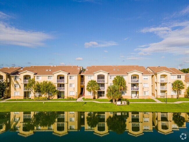 Photo - Royal Grand Condominiums