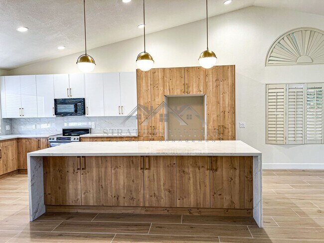 Photo - 1966 E Belmont Dr