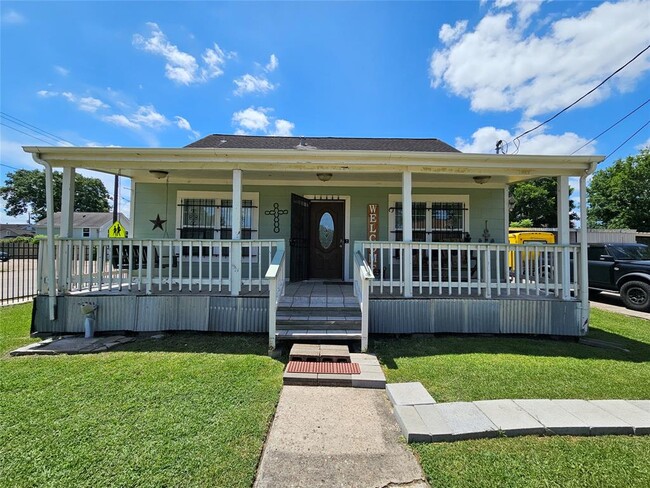 Building Photo - 6940 Hemlock St Rental