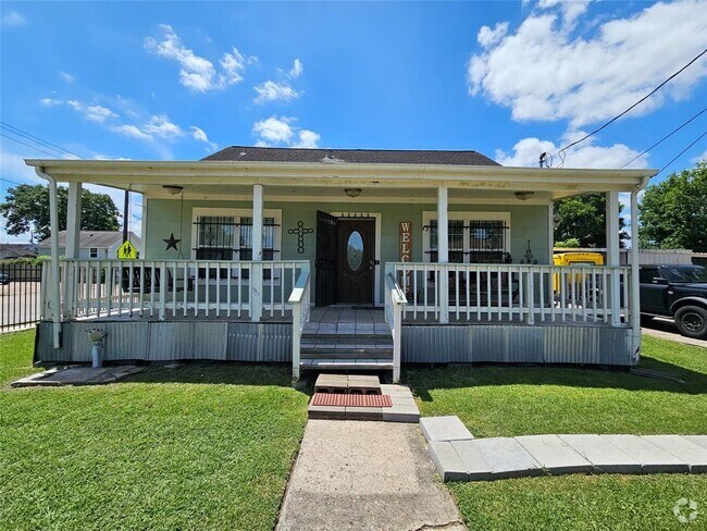 Building Photo - 6940 Hemlock St Rental