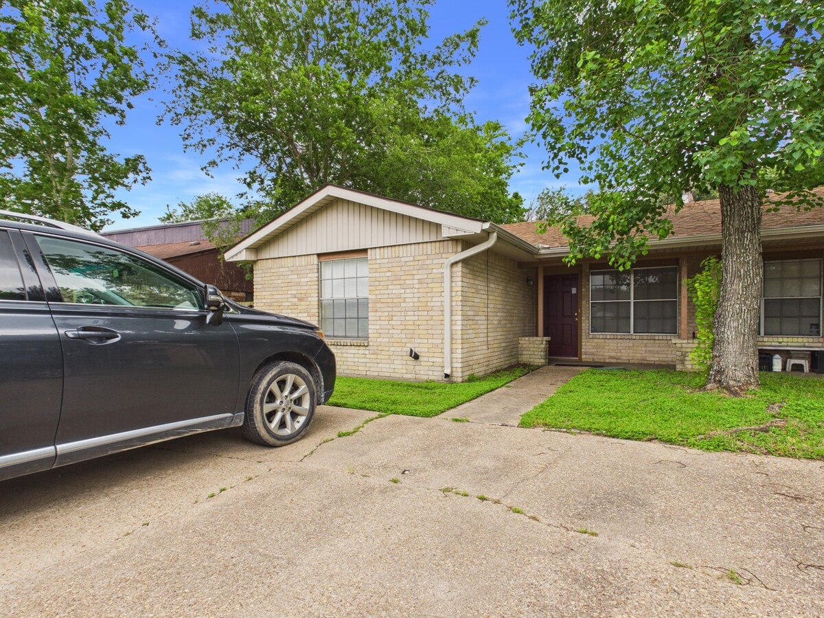 Photo - 1510 Hawk Tree Dr