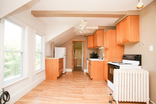 Photo - 305 S Broadway St Townhome