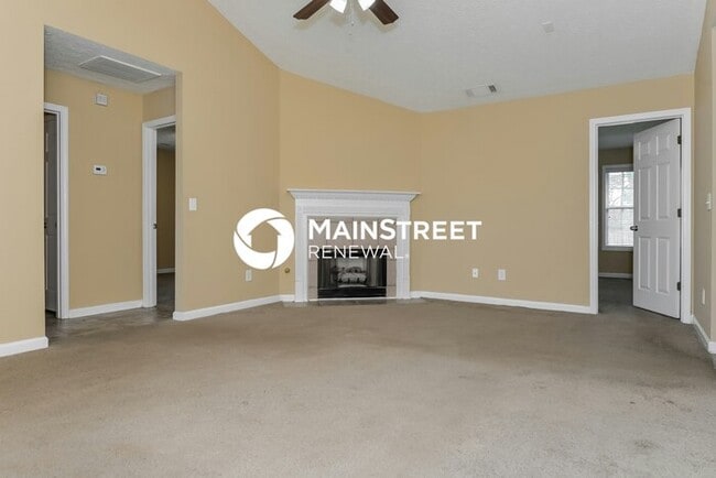 Photo - 3 Bedroom Pet-Friendly Home in Hampton, GA with Main Street Renewal