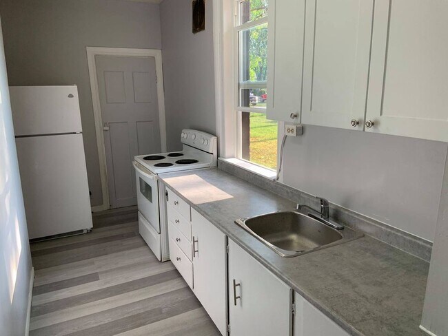 Photo - 102 Wellington St E Unit 1