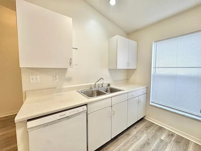 Photo - 3228 Courtney Dr