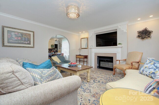 Photo - 629 Grandin Rd