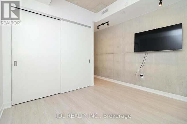 Photo - 195 McCaul St Unité 519