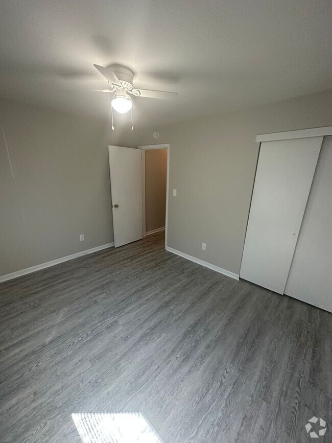 Building Photo - 2 Bedroom, 1 Bath Duplex in Tullahoma conv... Rental