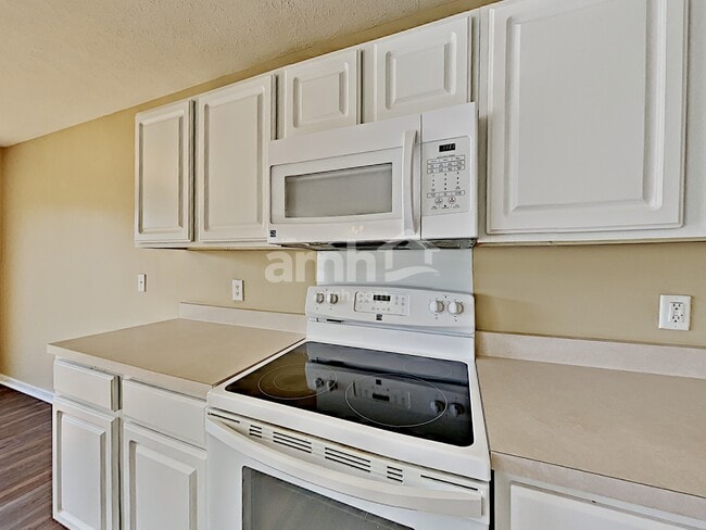 Photo - 4060 Longfellow Dr