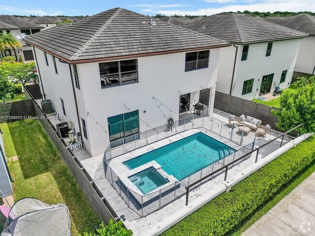 Building Photo - 8824 NW 154th Ter Rental