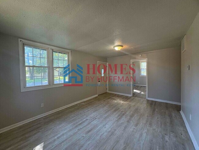Photo - Three Bedroom | House | Pet Friendly | Mov...