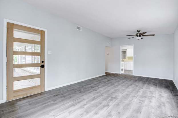 Photo - 159 Antrim Dr