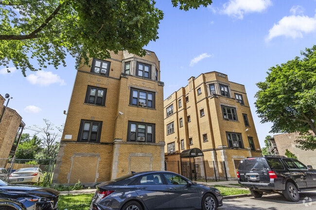 Building Photo - 4035 W Gladys Ave Unit 3N Rental