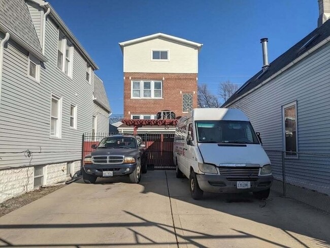 Building Photo - 2131 N Lorel Ave Unit 1