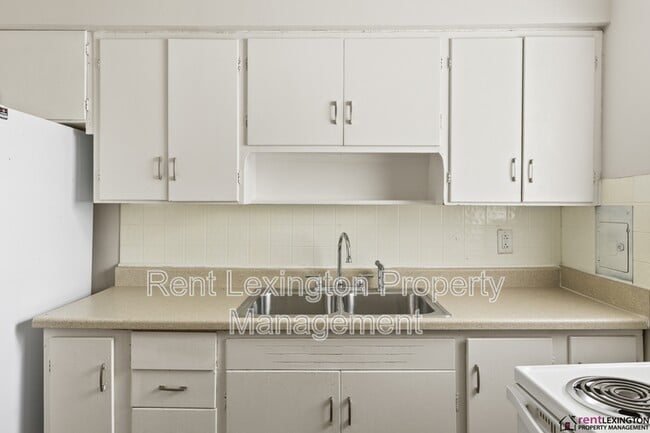 Photo - 541 Sheridan Dr