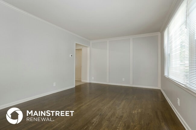 Photo - 11105 W 69th St