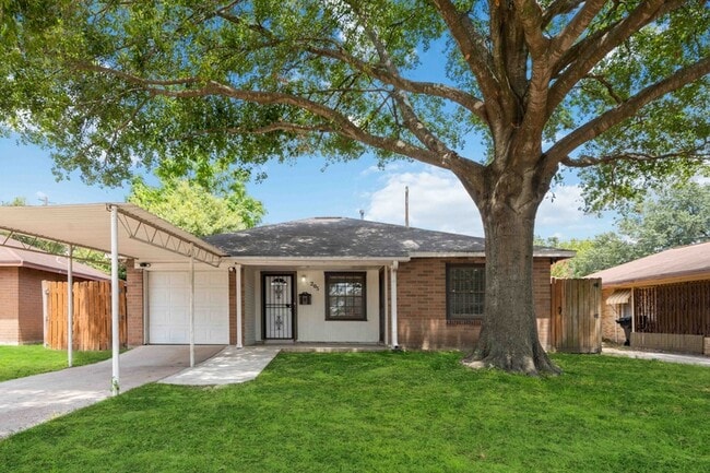 Photo - 205 Woodard St House