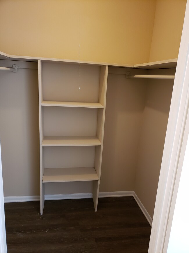 Walk in closet - 2255 Anne Marie Dr Apartamentos Unidad C