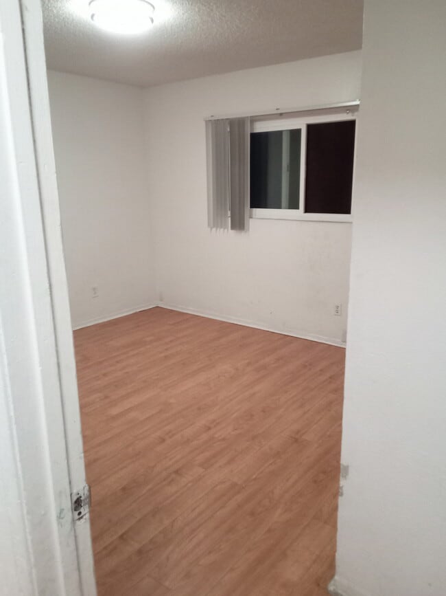 Photo - 11941 Lee Ave Unidad 7