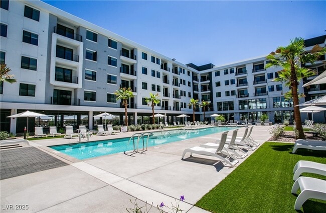 Building Photo - 4480 Meadows Ln Unit Multiple