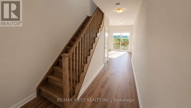 Photo - 15 Inverary Cres