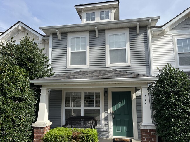 Building Photo - 2 Bedroom Townhome Near Lenox Village!