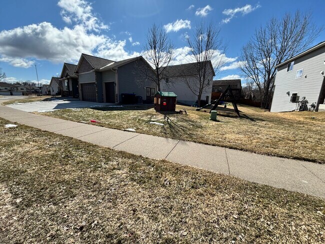 Photo - 6364 Bakken St