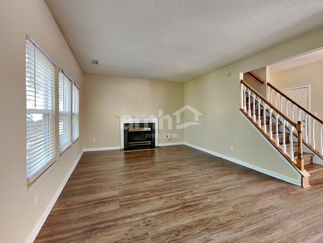 Photo - 5509 Cumberland Plain Dr