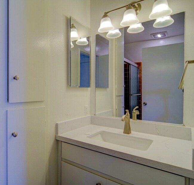 Synergy @ 2019 Shoreline Apartments