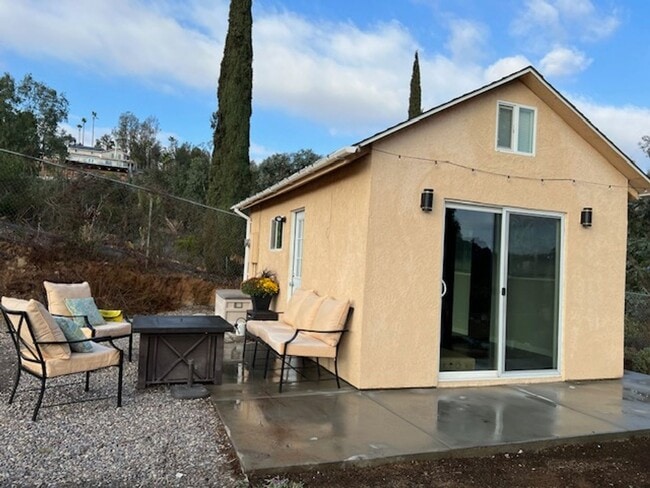 Private Studio w/Loft, 1 Bath rental in Gr... - Private Studio w/Loft, 1 Bath rental in Gr...