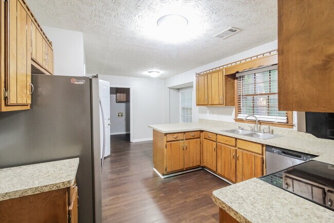 Photo - 1418 Hillside Pl SE