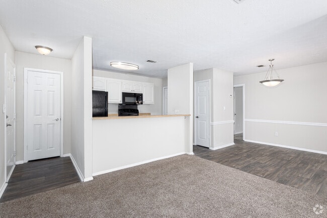 1BR, 1BA - 725SF - Living Room/Kitchen