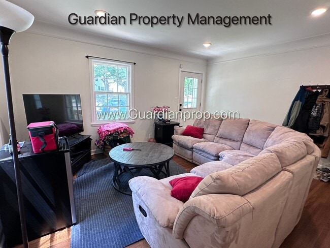 Photo - St Louis Park Single Family Home, Fenced Yard, Dishwasher, 1 Car Garage