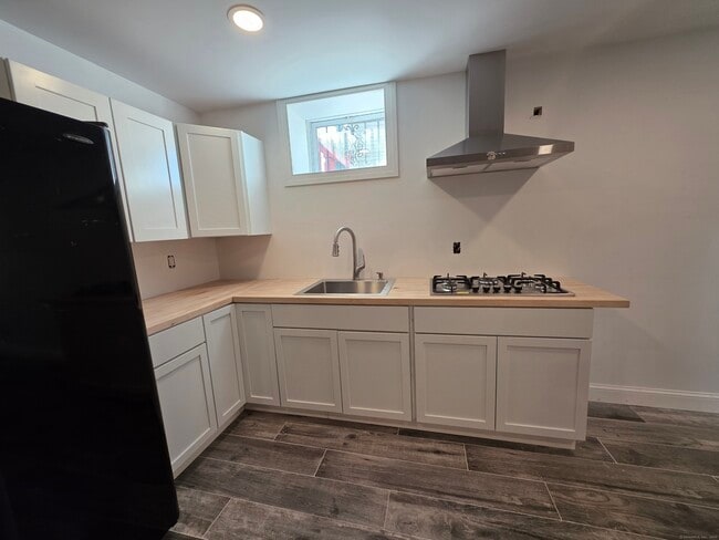 Photo - 1367 Reservoir Ave