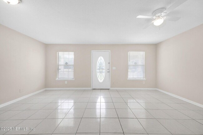 Photo - 788 Spearing St