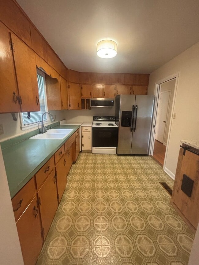 Photo - 1805 Stevens Dr NE