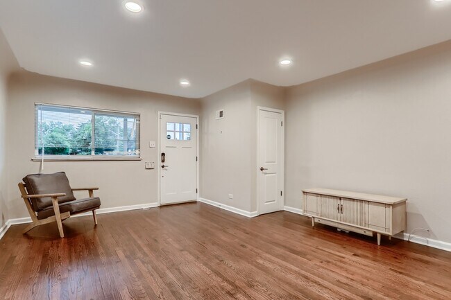 Photo - 1790 Syracuse St