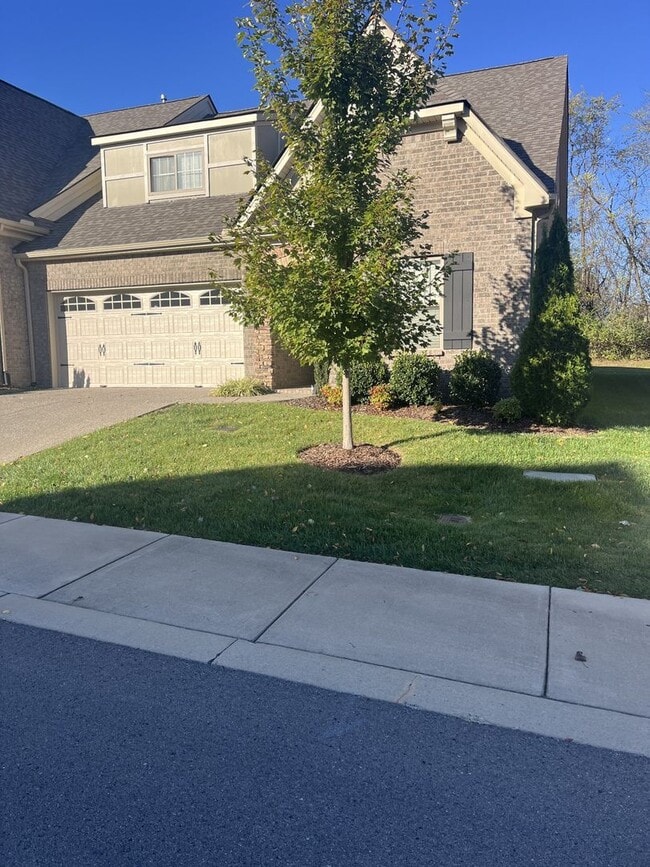 3211 Chaucer Ln