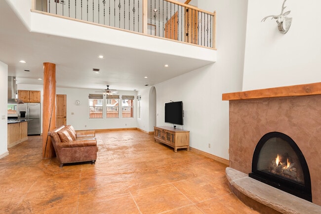 Photo - 211 Juniper Ct