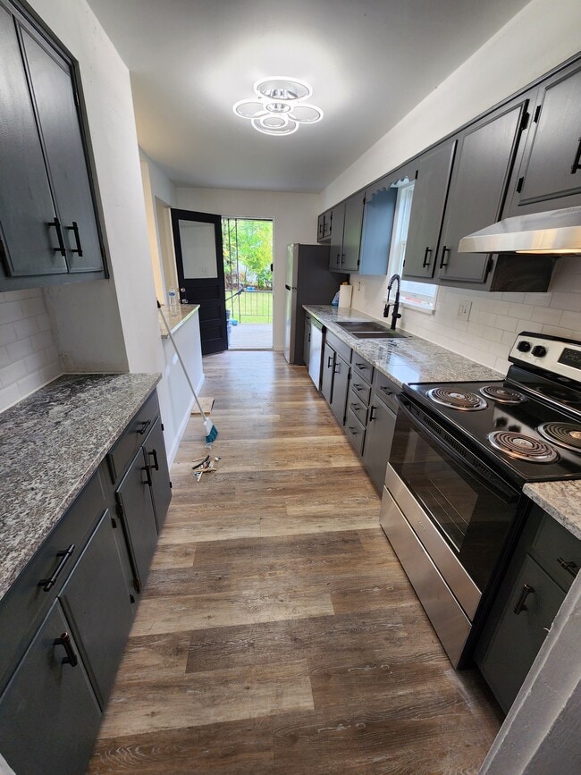 Photo - 334 Moyhend St