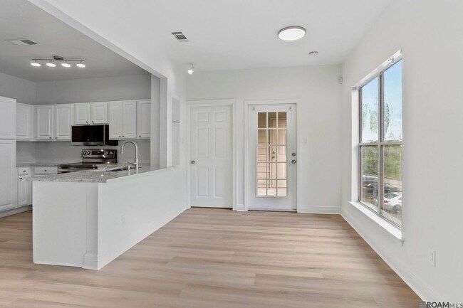 5165 Etta St Unit 8E
