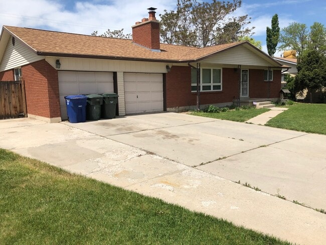 Building Photo - 5 Bedroom 3 Bath Home in West Valley City