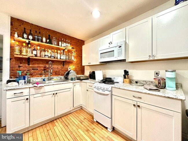 Building Photo - 1710 N Bouvier St